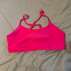 Like new Alo yoga intrigue bra